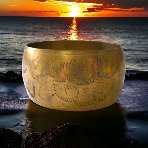 Vintage Etched Brass Bangle Bracelet Engraved Estate Bronze Patina Chunky Boho. - Picture 1 of 16